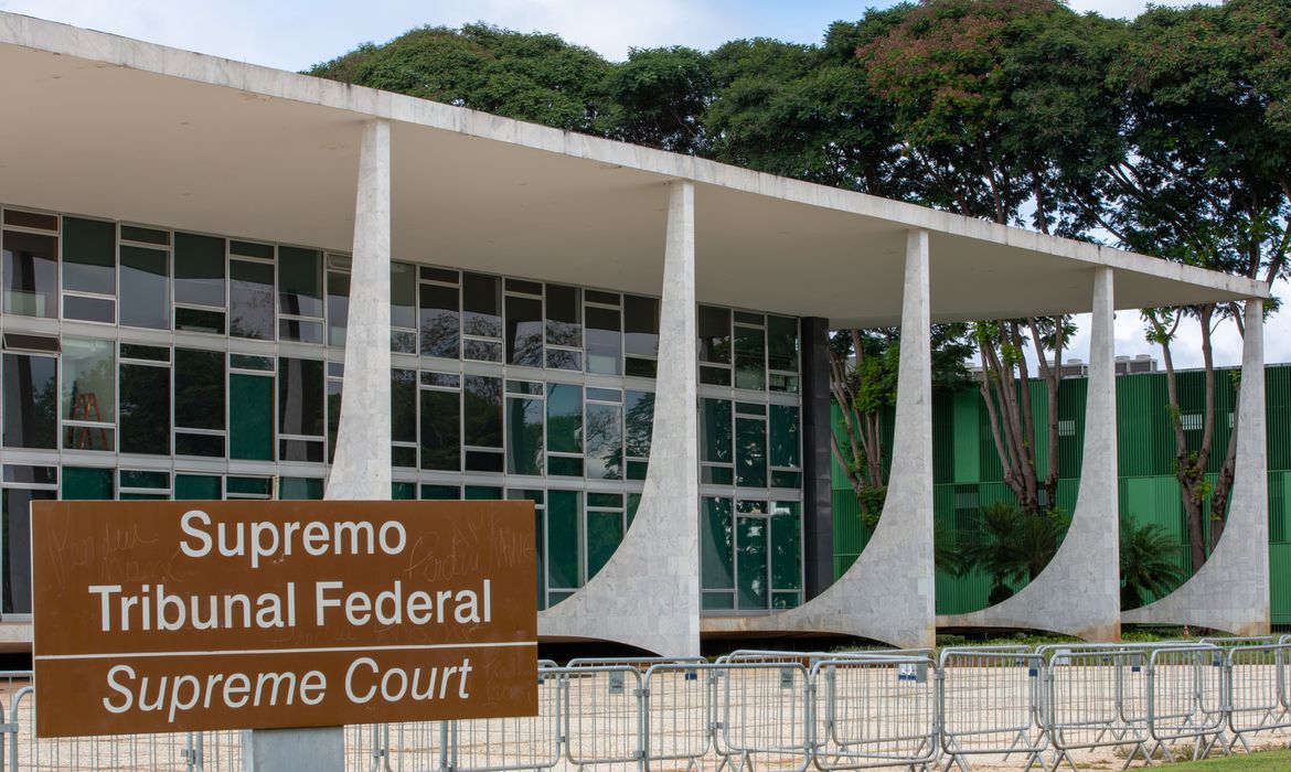 Assessor nega ter sido