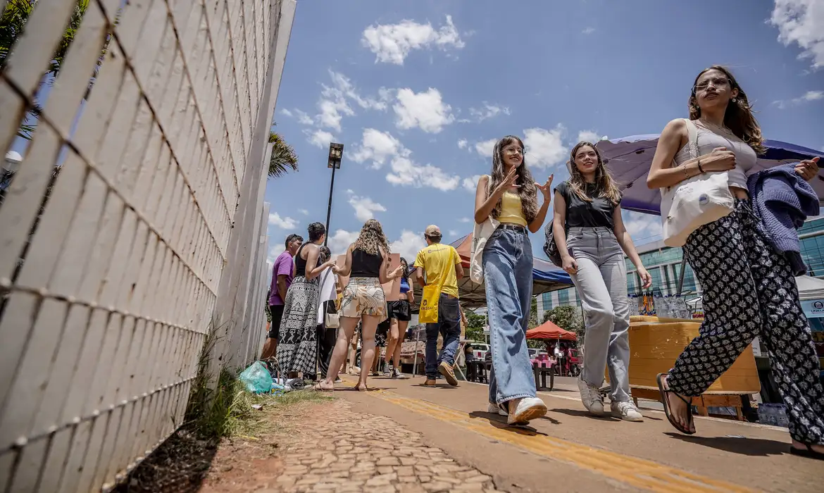 estudantes entrada prova Enem