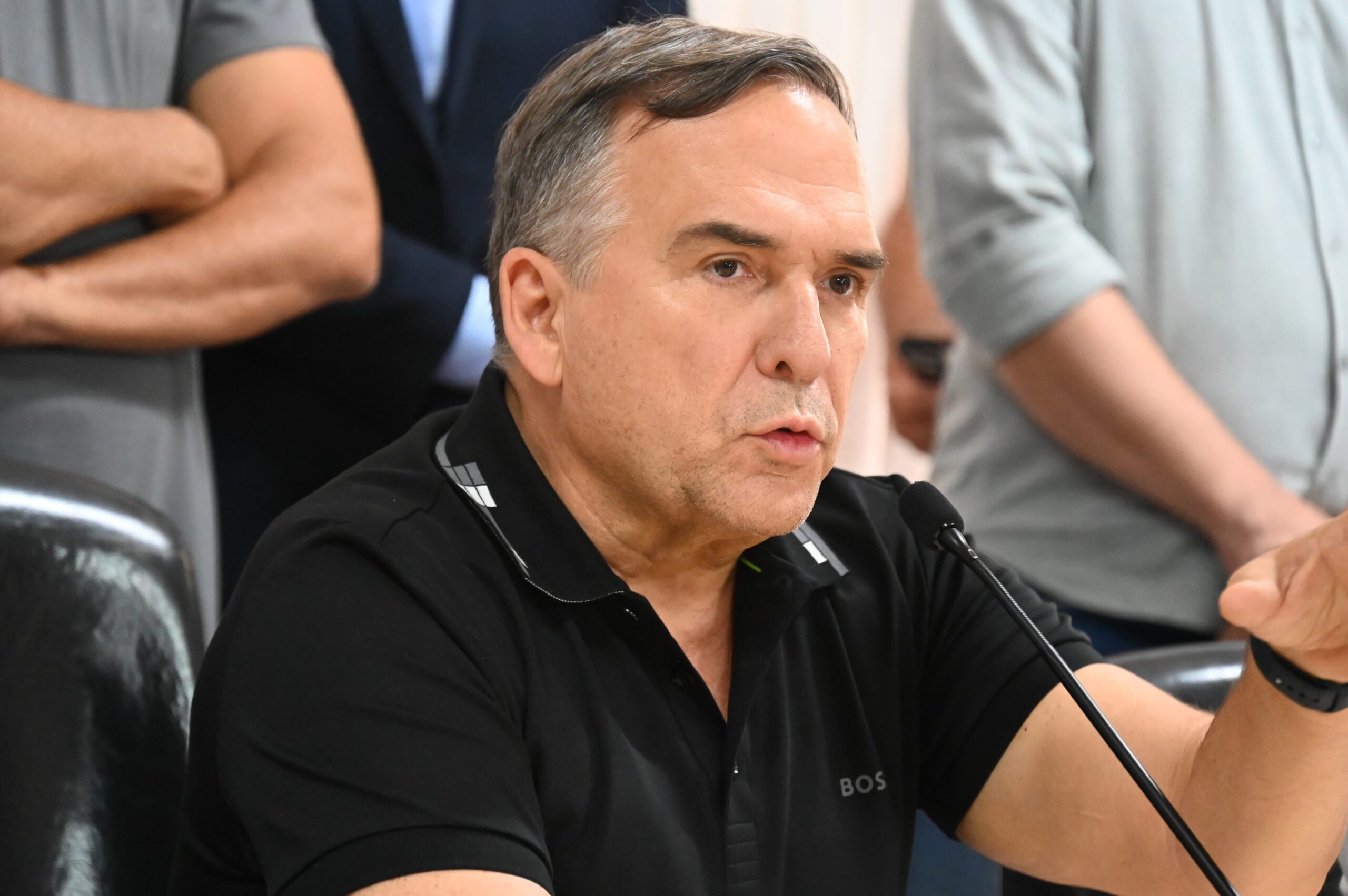 Sandro Mabel recebe alta