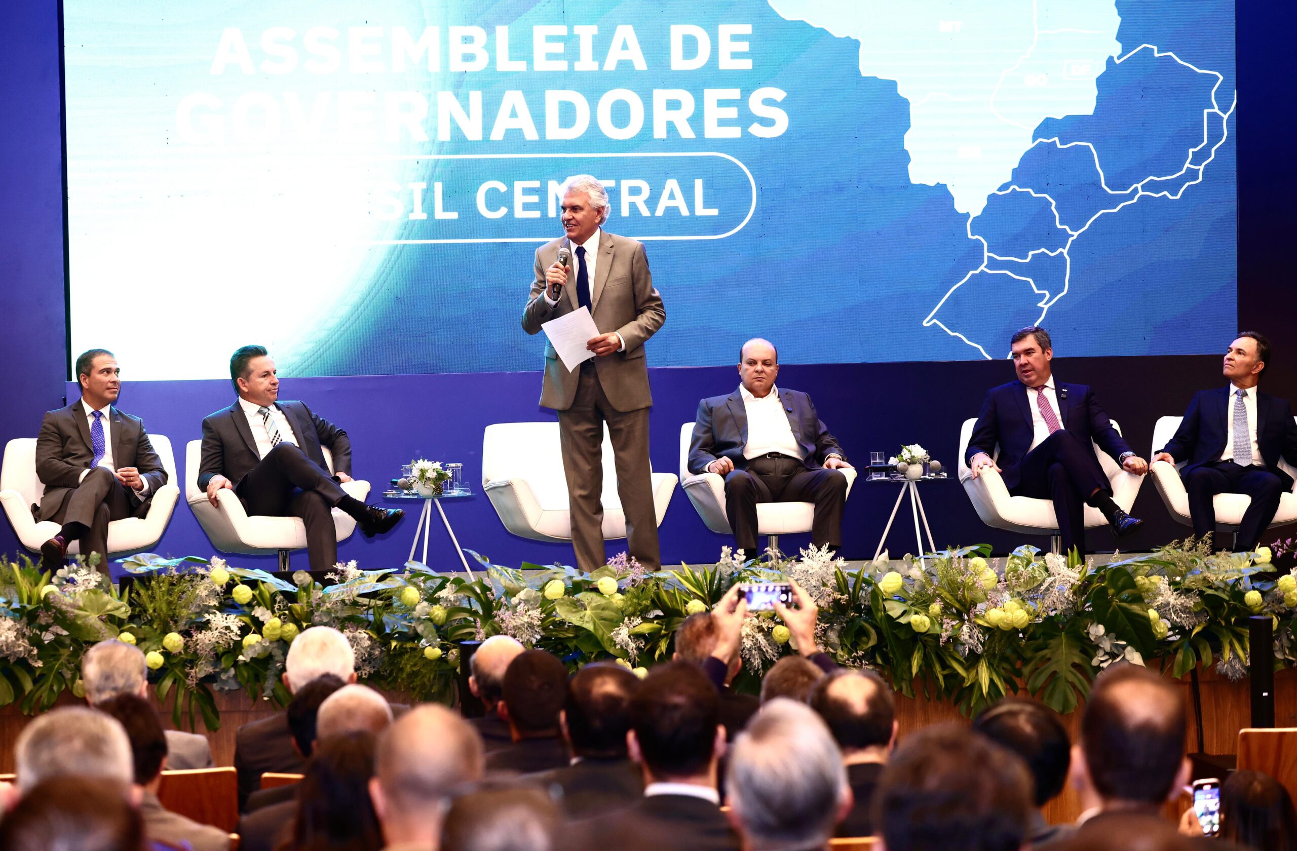 Caiado é reconduzido à presidência