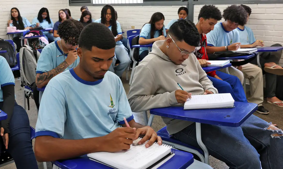 Pé-de-Meia paga R$ 1 mil