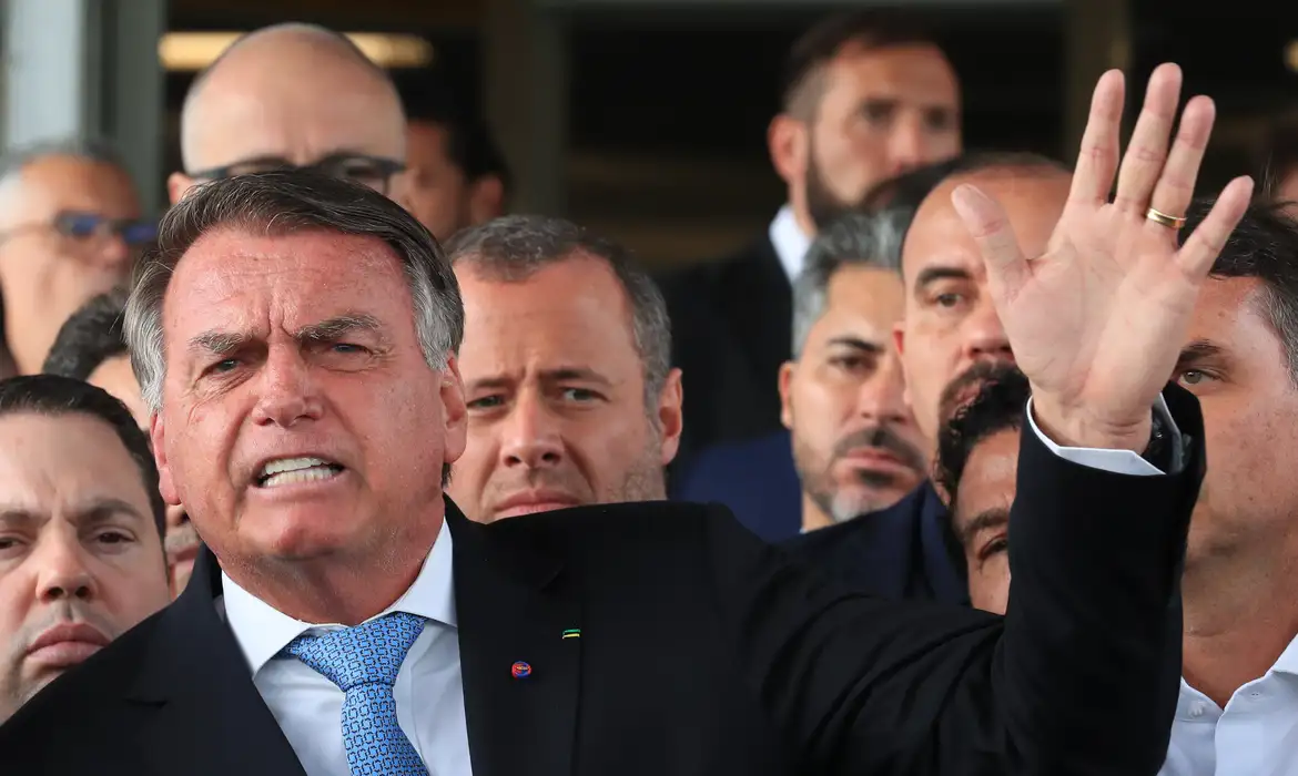 Bolsonaro nega decreto de golpe