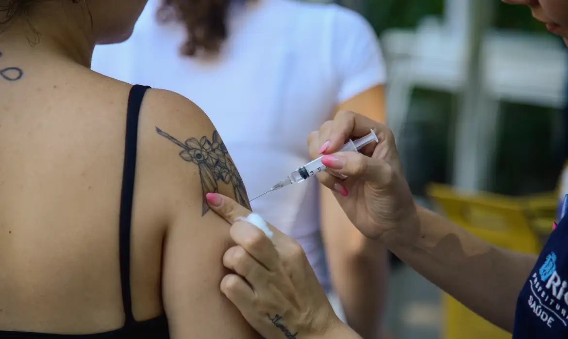 Casal que não vacinou filha