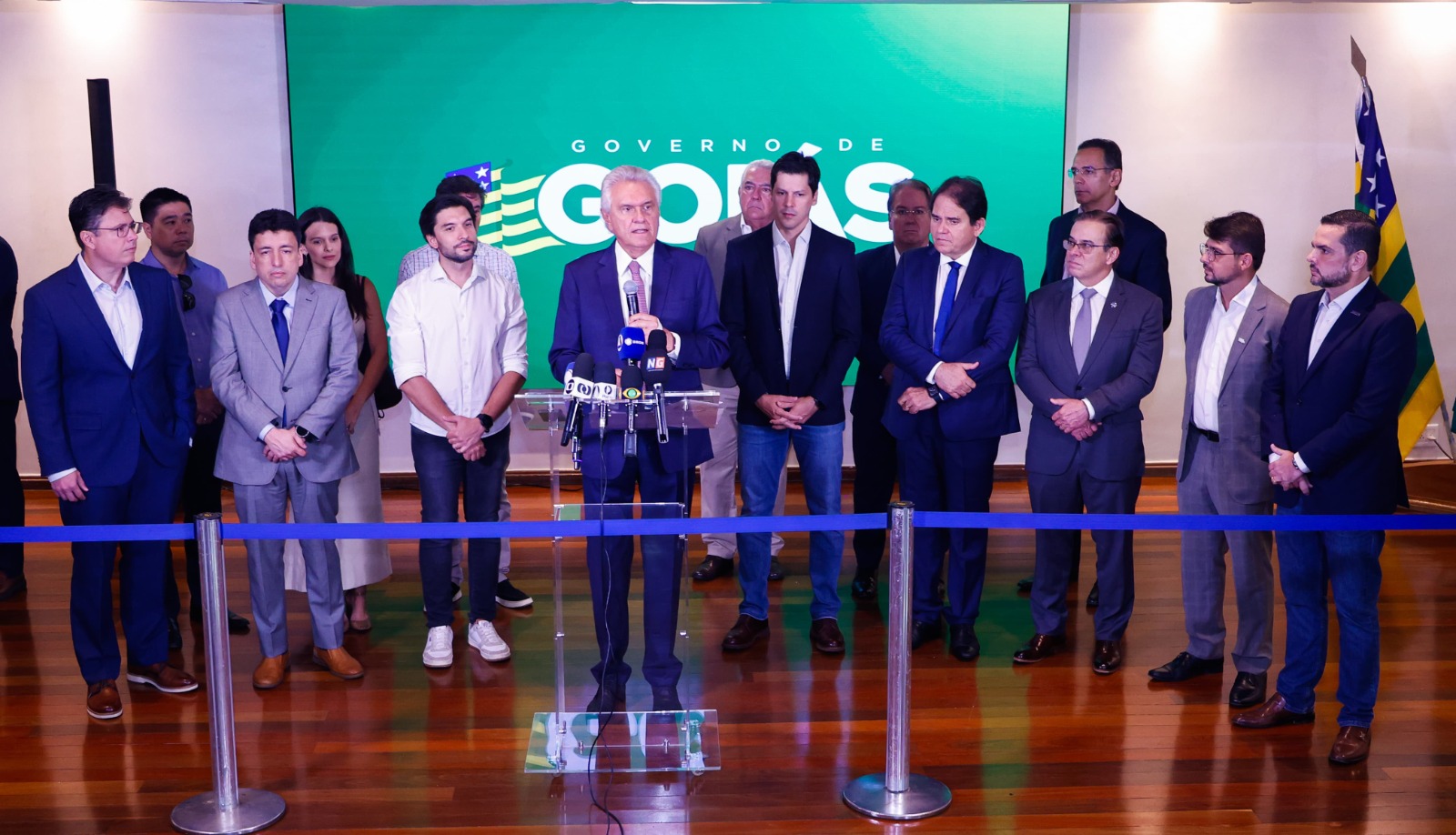 Caiado anuncia devolução