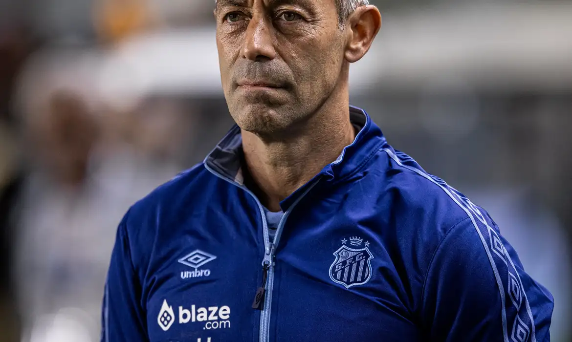 Santos demite técnico Pedro