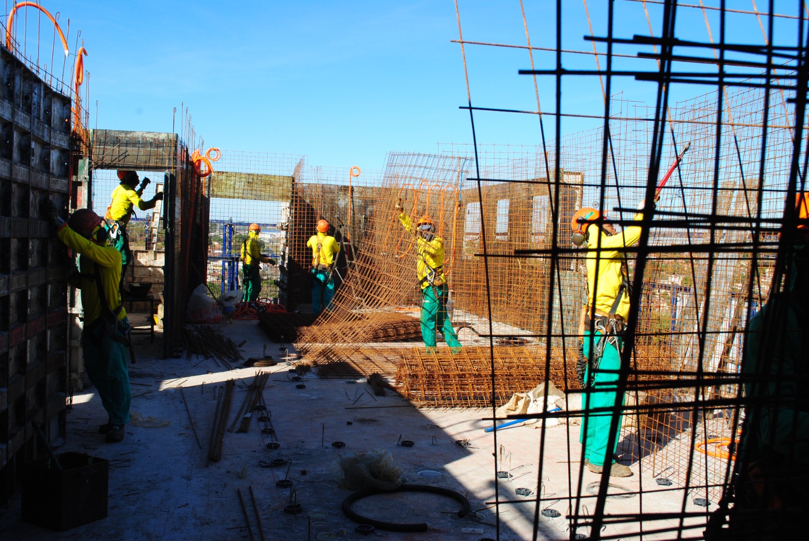 Construtora oferece 90 vagas