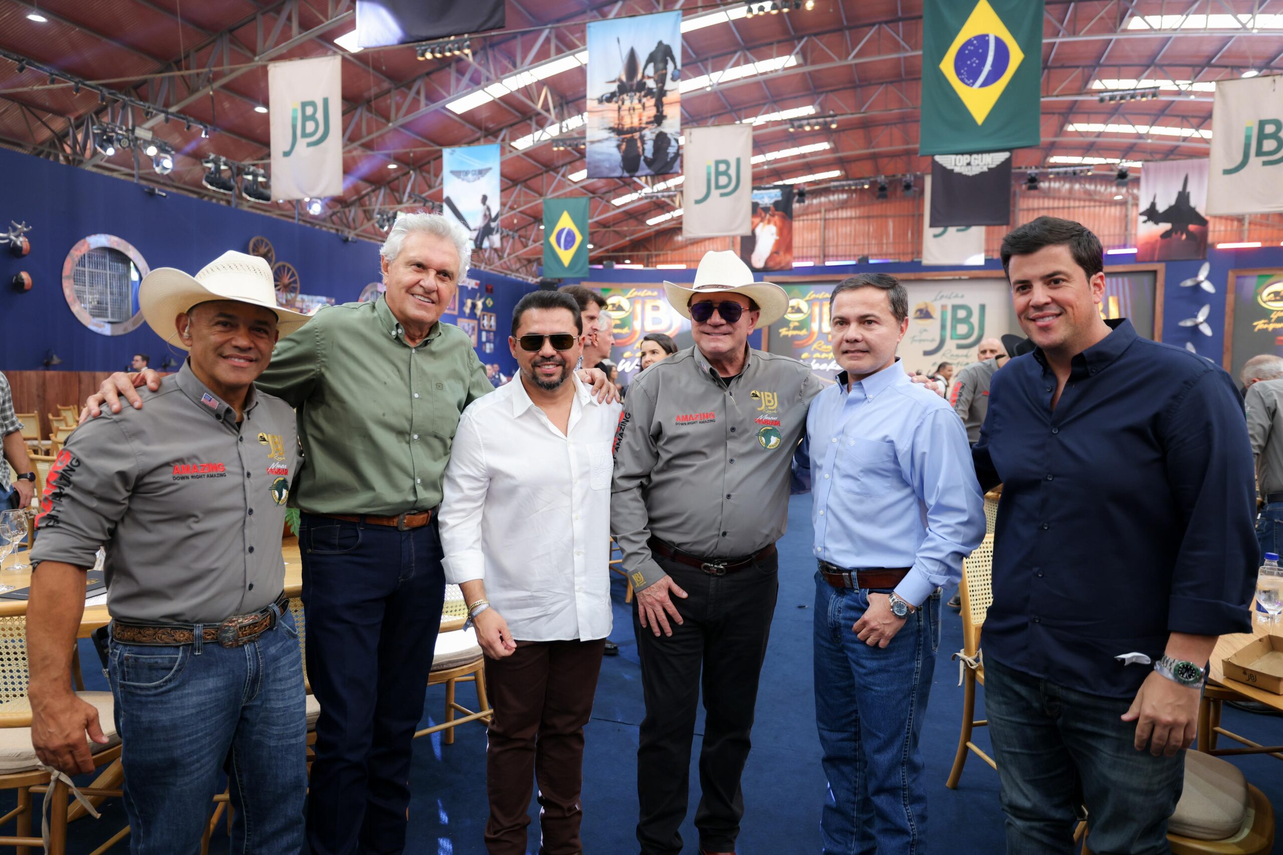 Leilão em Nazário reúne artistas
