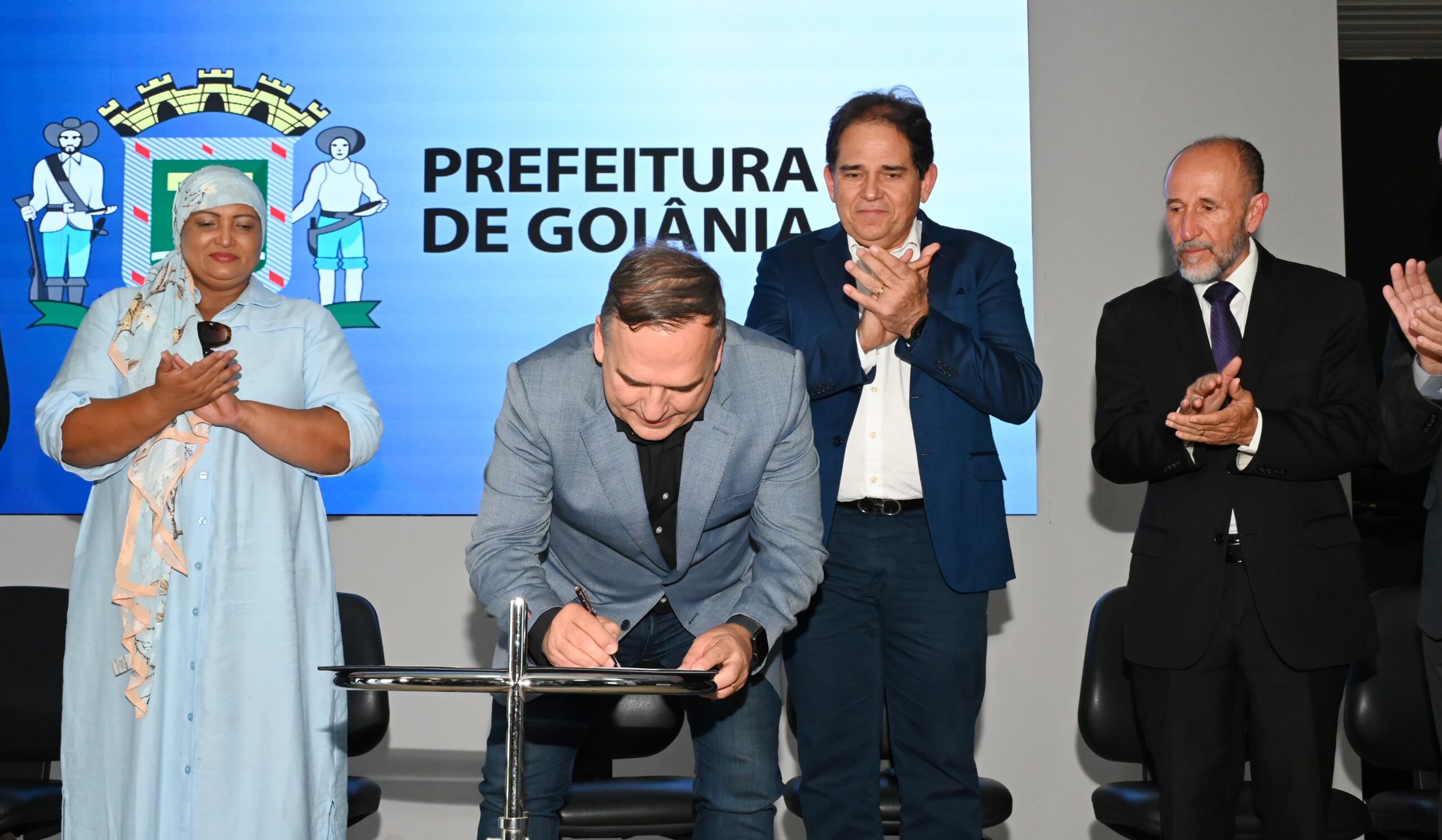 Mabel assina termo de cooperação