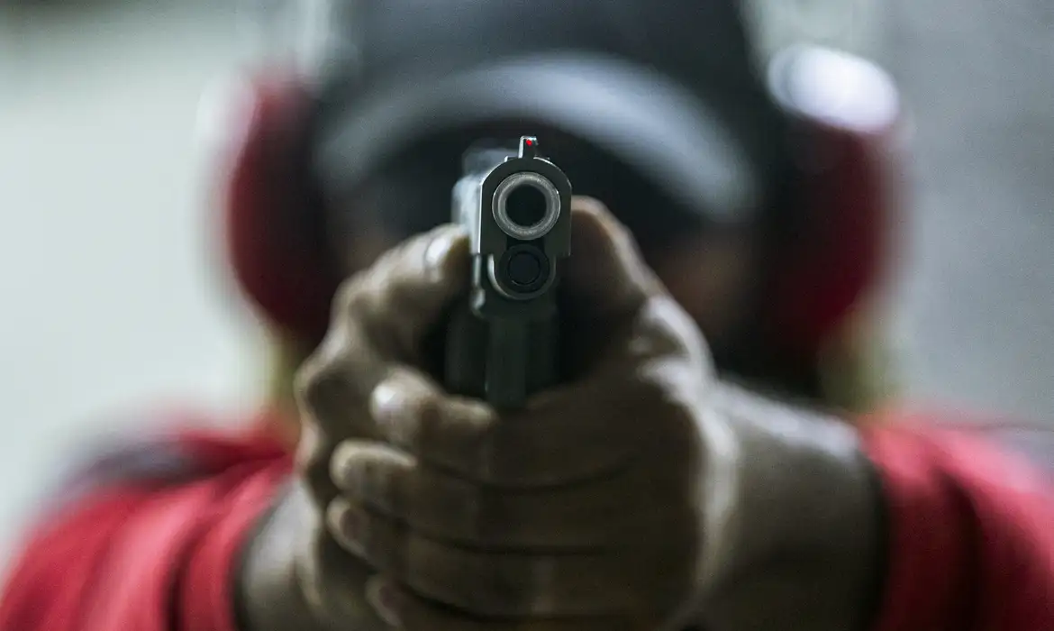 decretos que restringem acesso