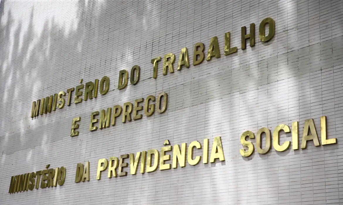 Avisos a empregadores